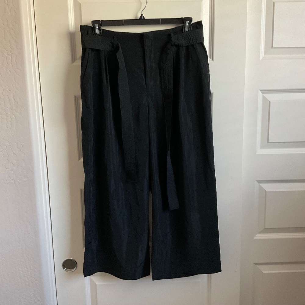 Gap‎ Black Satin Cropped Wide Leg Pants with Belt - Size 14